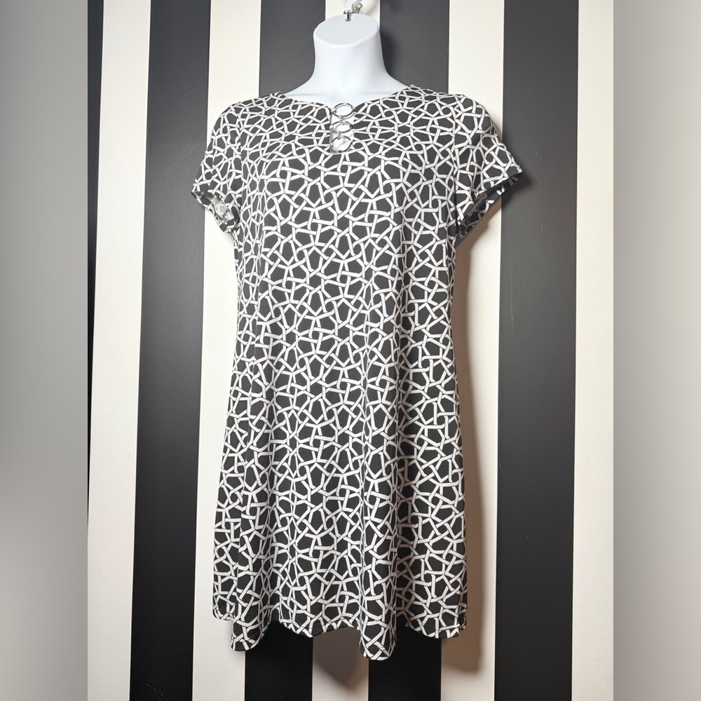 NWOT MSK Black and White Geometric Print Mini Mod Shift Dress: SZ XLarge